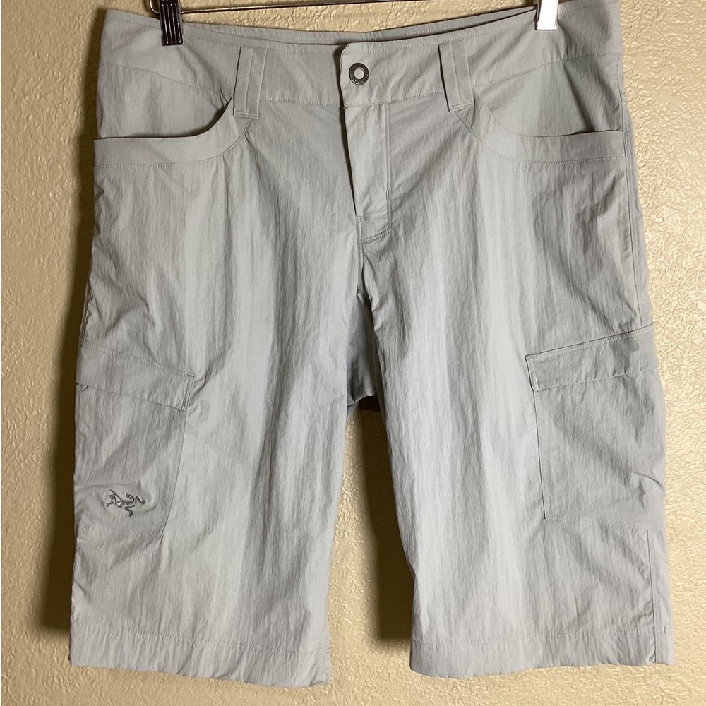 Arcteryx Women's Palisade Cargo Shorts Tan Size 8 Hiking Technical Trail